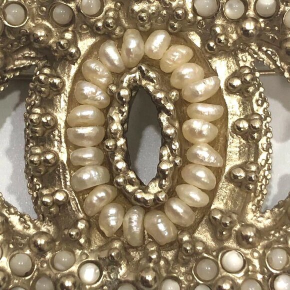 CHANEL CC Logo Pearl Brooch Gold Tone Pin A11C Auth w/Box D-o1150 - Picture 8 of 9